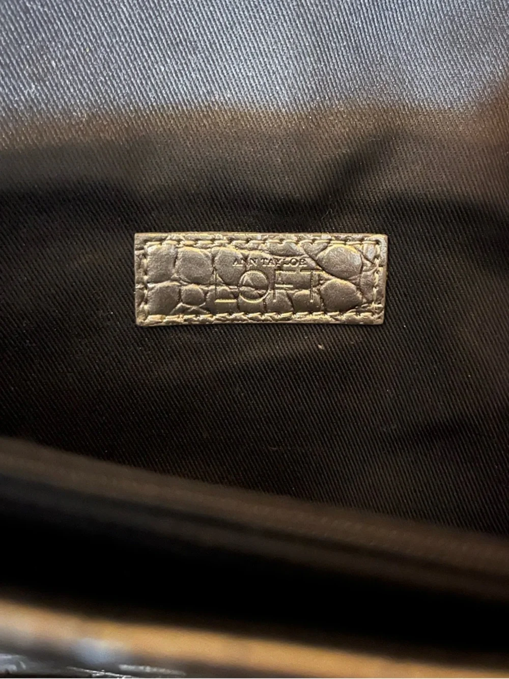 🔥 Ann Taylor Gunmetal Croc-Embossed Chain Shoulder Clutch